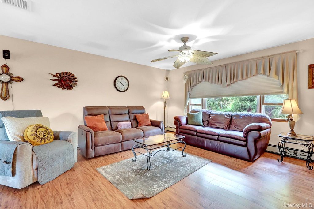 208 Raider Street, West Babylon, NY 11704 — photo 4