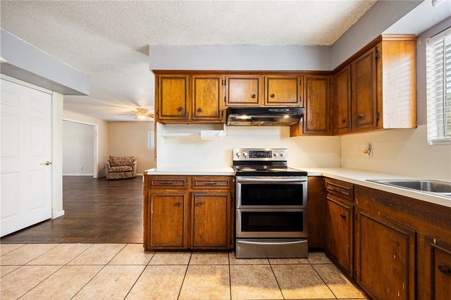 1138 Concho St, Corpus Christi, TX 78407