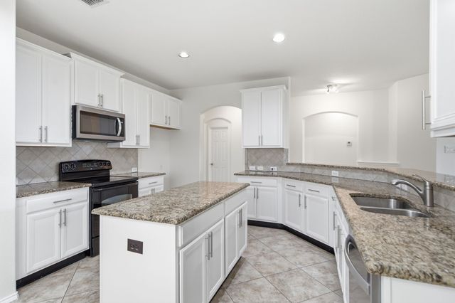 15636 Gatehouse Drive, Fort Worth, TX 76262