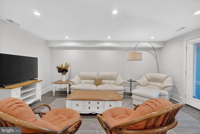 2214 NORTH CAPITOL ST NW, Washington, DC 20002