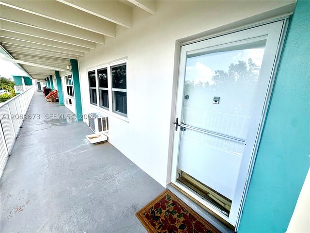 3922 NE 166th St S306, North Miami Beach, FL 33160