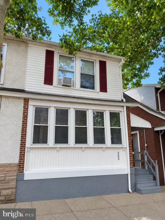 255 W UNION ST, BURLINGTON, NJ 08016 — photo 2