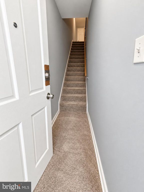 255 W UNION ST, BURLINGTON, NJ 08016 — photo 5