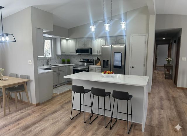 7765 S Mission DRIVE, Franklin, WI 53132