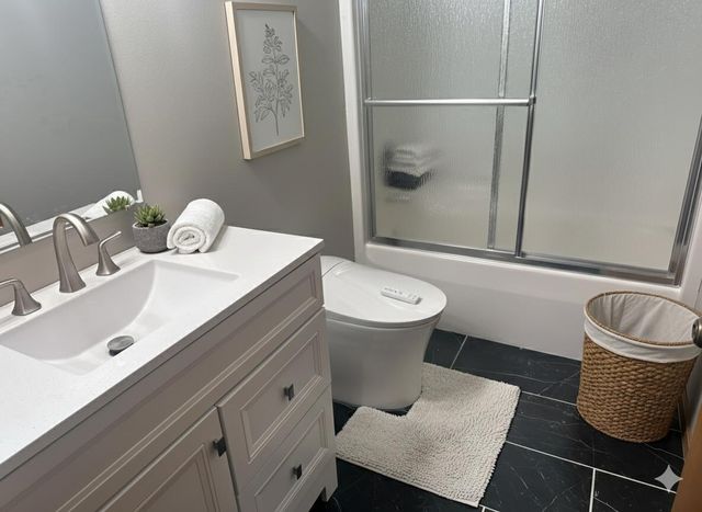 7765 S Mission DRIVE, Franklin, WI 53132