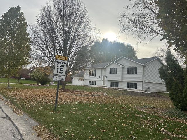 7765 S Mission DRIVE, Franklin, WI 53132