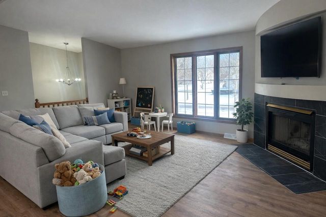 7765 S Mission DRIVE, Franklin, WI 53132