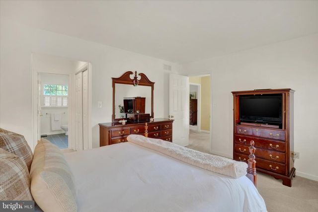 142 HERSHEY CIR, Stewartstown, PA 17363