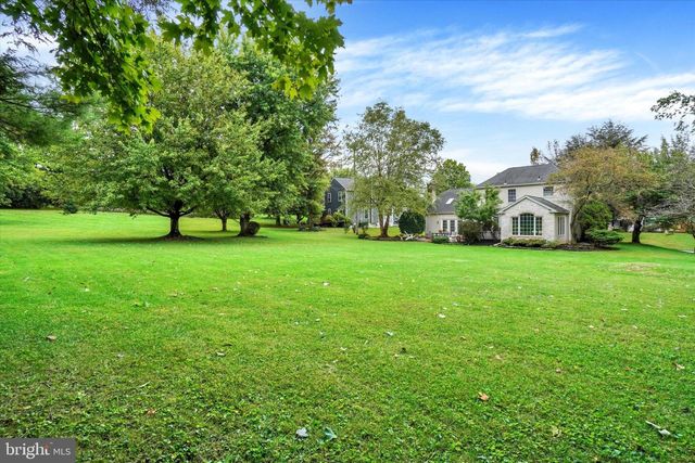 142 HERSHEY CIR, Stewartstown, PA 17363