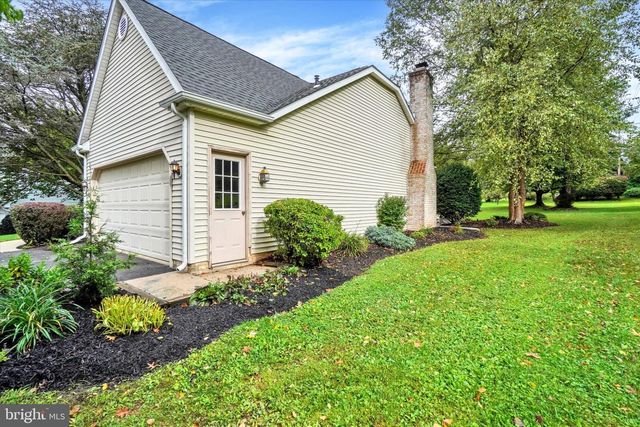 142 HERSHEY CIR, Stewartstown, PA 17363