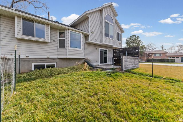 160 COUNTRY CLUB DR, Stansbury Park, UT 84074