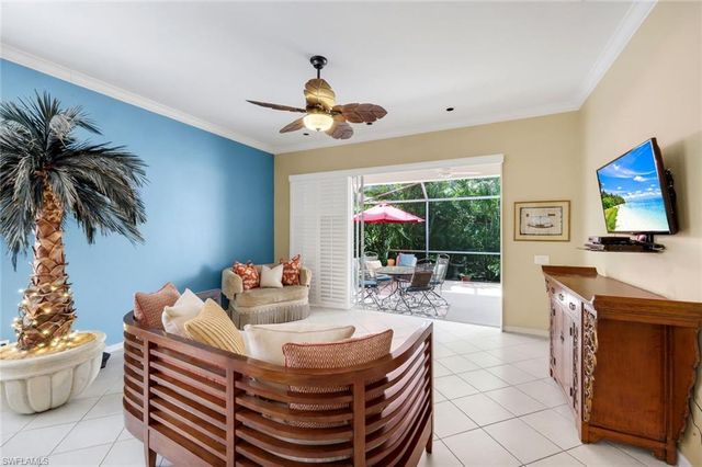 1814 Leamington LN, Naples, FL 34109