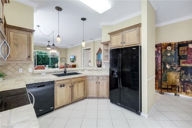 1814 Leamington LN, Naples, FL 34109