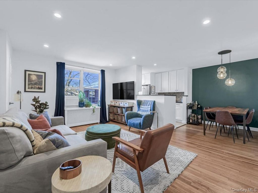 35-32 205th Street 279, Bayside, NY 11361