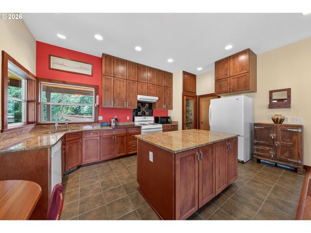 1020 SPOONER RIDGE Ln, Oakland, OR 97462