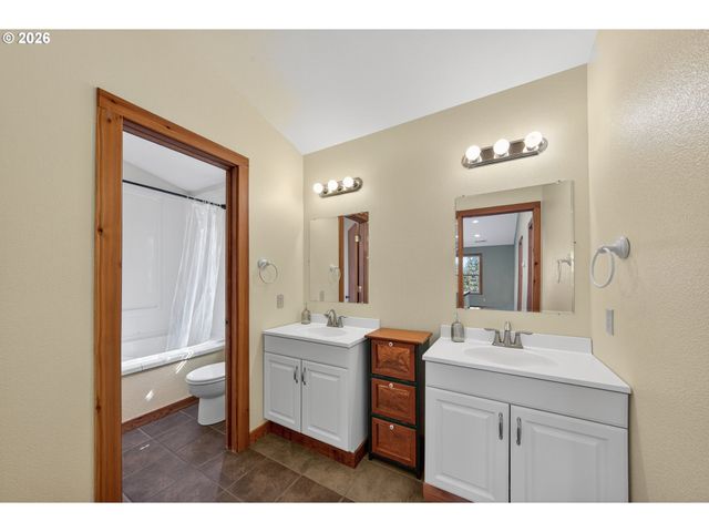 1020 SPOONER RIDGE Ln, Oakland, OR 97462