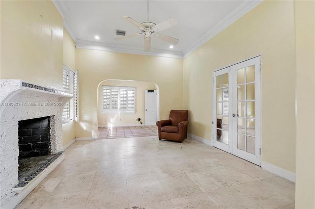 909 SE 5th Ct, Fort Lauderdale, FL 33301