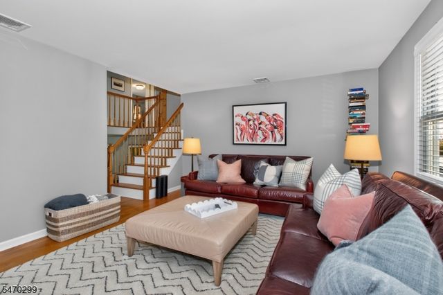 8 Trowbridge Rd, Morris Plains Boro, NJ 07950