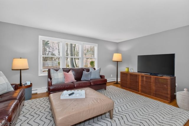 8 Trowbridge Rd, Morris Plains Boro, NJ 07950