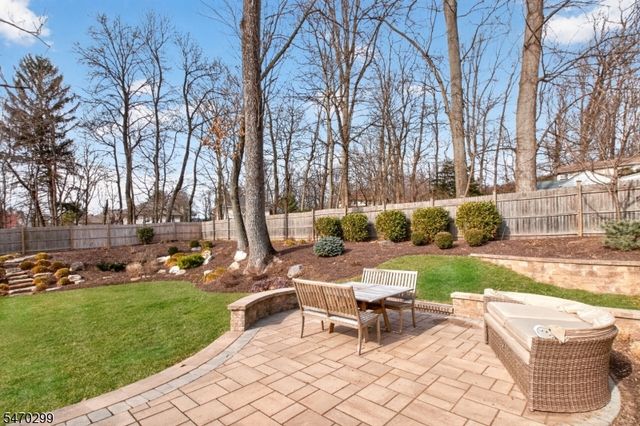 8 Trowbridge Rd, Morris Plains Boro, NJ 07950