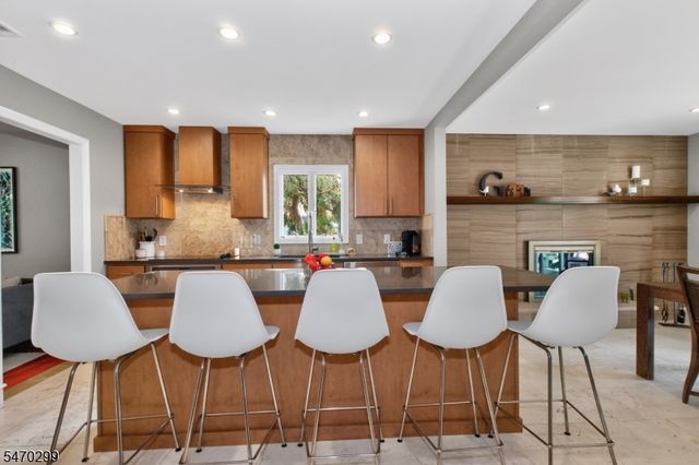 8 Trowbridge Rd, Morris Plains Boro, NJ 07950