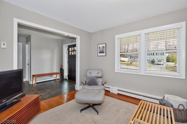 8 Trowbridge Rd, Morris Plains Boro, NJ 07950