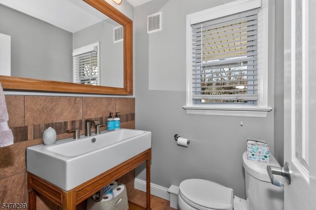 8 Trowbridge Rd, Morris Plains Boro, NJ 07950