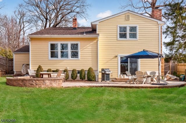 8 Trowbridge Rd, Morris Plains Boro, NJ 07950