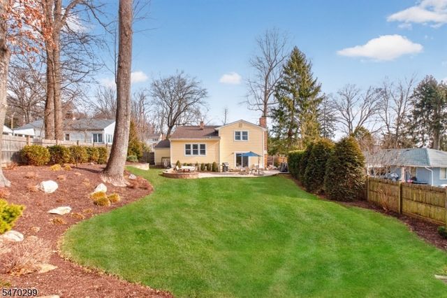 8 Trowbridge Rd, Morris Plains Boro, NJ 07950