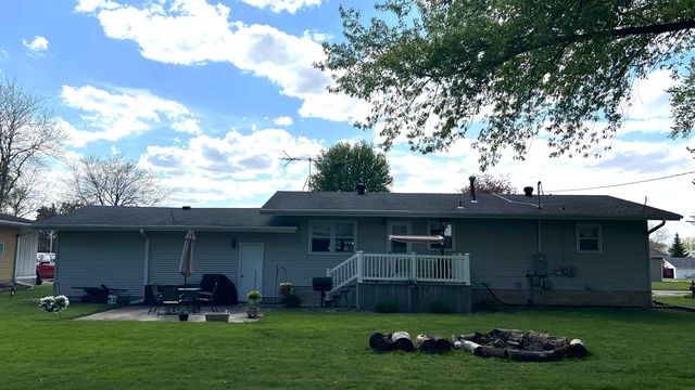 404 Birch Drive, Fredericksburg, IA 50630