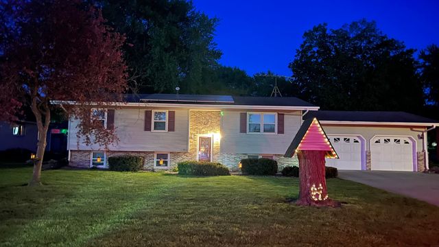 404 Birch Drive, Fredericksburg, IA 50630