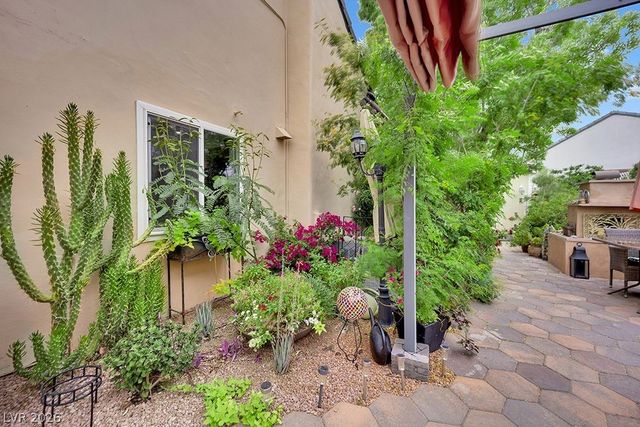 2324 Florissant Drive, Las Vegas, NV 89128