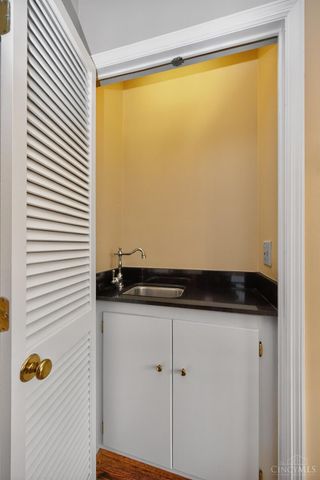 33 Creekwood Square, Glendale, OH 45246