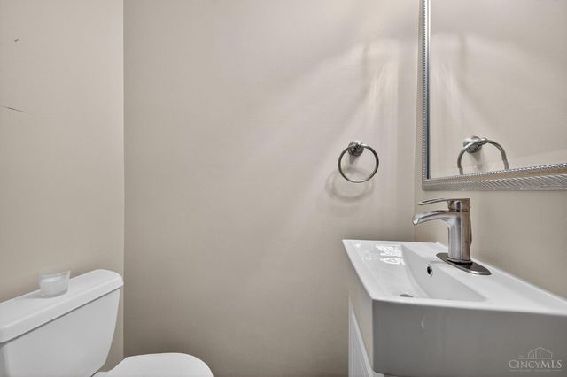 33 Creekwood Square, Glendale, OH 45246