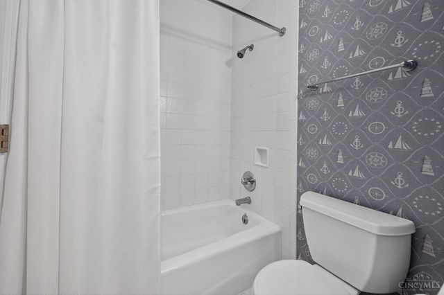 33 Creekwood Square, Glendale, OH 45246