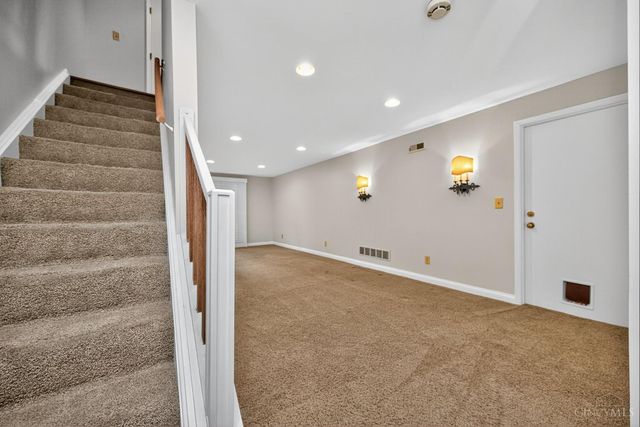 33 Creekwood Square, Glendale, OH 45246