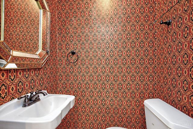 33 Creekwood Square, Glendale, OH 45246