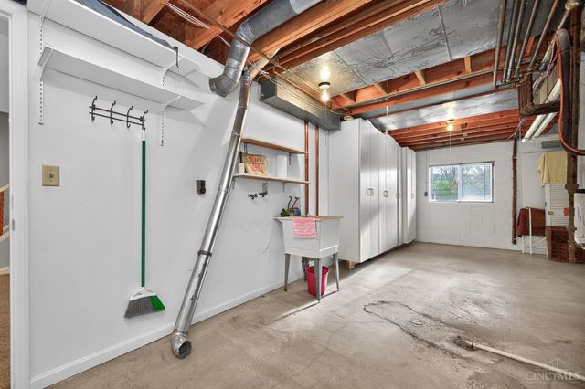 33 Creekwood Square, Glendale, OH 45246