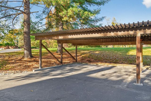 33 Creekwood Square, Glendale, OH 45246