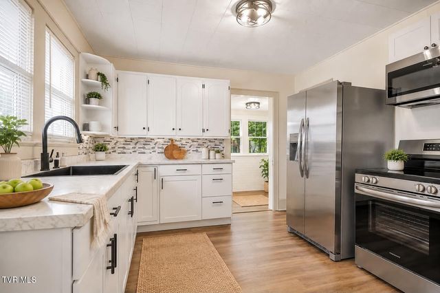 1406 Happy Valley Street, Elizabethton, TN 37643