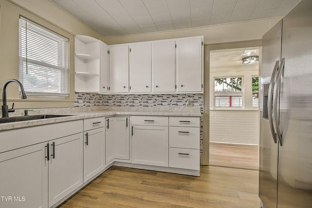 1406 Happy Valley Street, Elizabethton, TN 37643