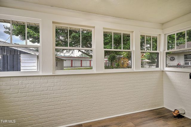 1406 Happy Valley Street, Elizabethton, TN 37643