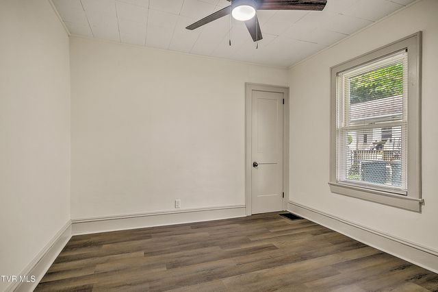 1406 Happy Valley Street, Elizabethton, TN 37643
