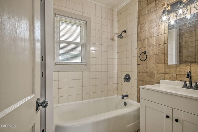 1406 Happy Valley Street, Elizabethton, TN 37643