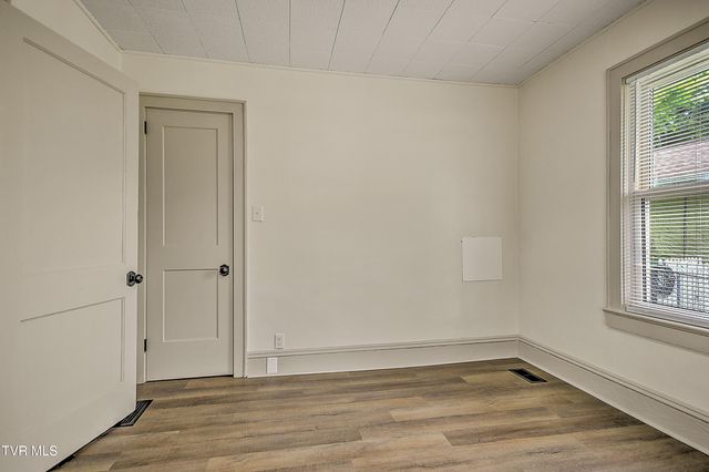 1406 Happy Valley Street, Elizabethton, TN 37643