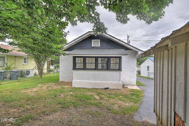 1406 Happy Valley Street, Elizabethton, TN 37643