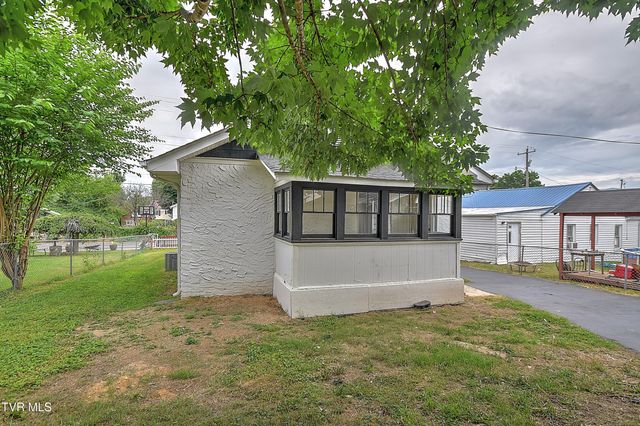 1406 Happy Valley Street, Elizabethton, TN 37643