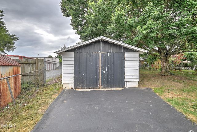 1406 Happy Valley Street, Elizabethton, TN 37643