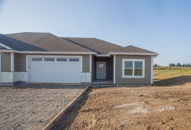 2345 N 10th Avenue E, Newton, IA 50208