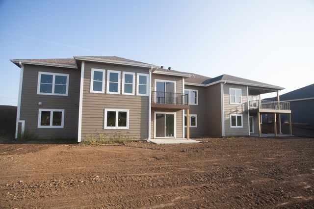 2345 N 10th Avenue E, Newton, IA 50208